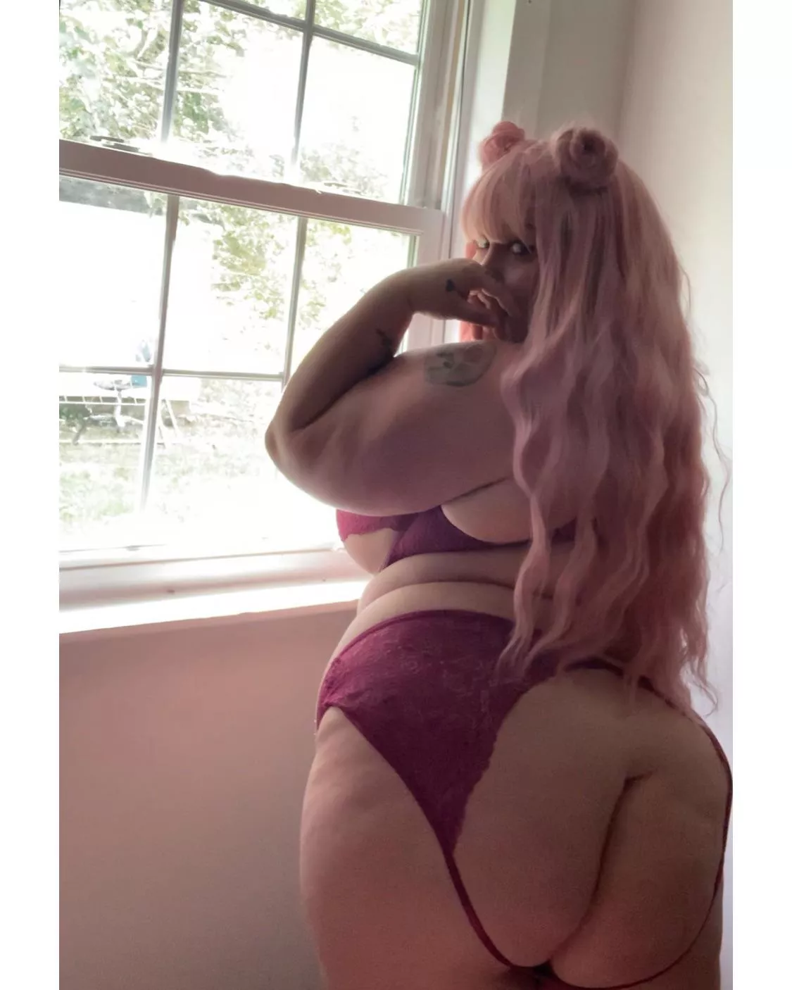 Message me and let’s play daddy . I’ll be a good slut for u and do as u say 💋