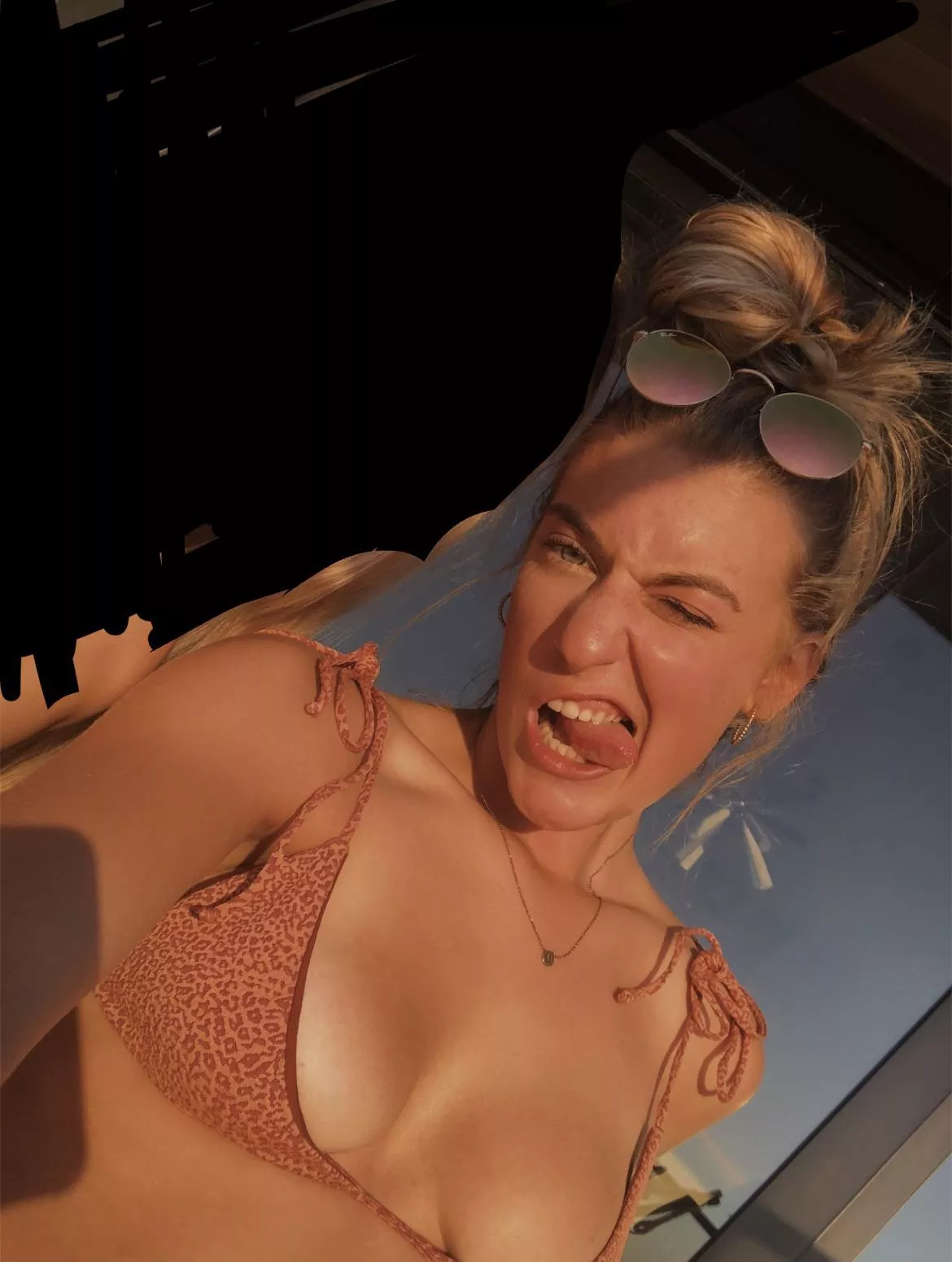 Message me if you can tribute my friend Melina - I’ll give you her IG if you tribute her