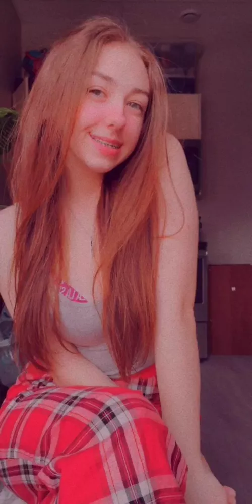 Messy hair and a tin grin stoner 😊😊