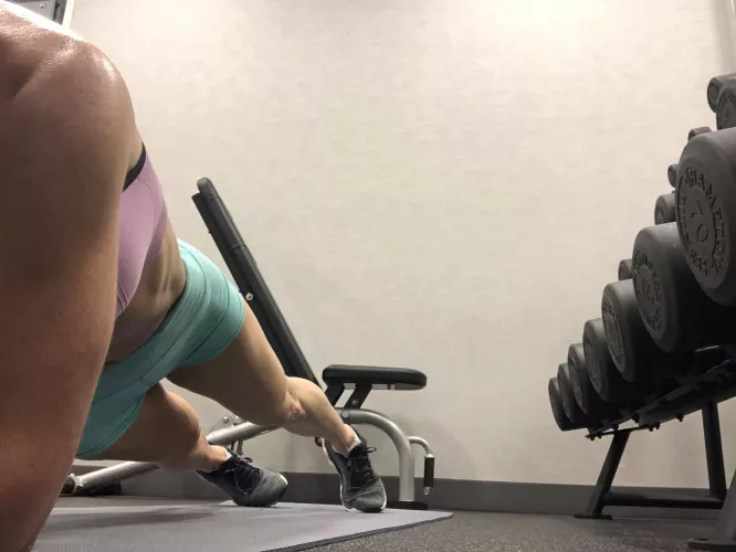 Mid-hip-dip my obliques are on fire