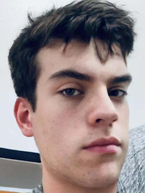 Midnight and wide awake. I hate insomnia 😑