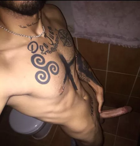 Midnight snack ready, bon appetit 👅😏