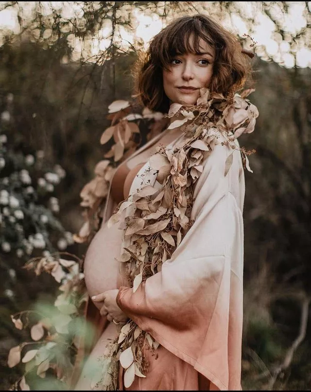 Milana Vayntrub pregnant