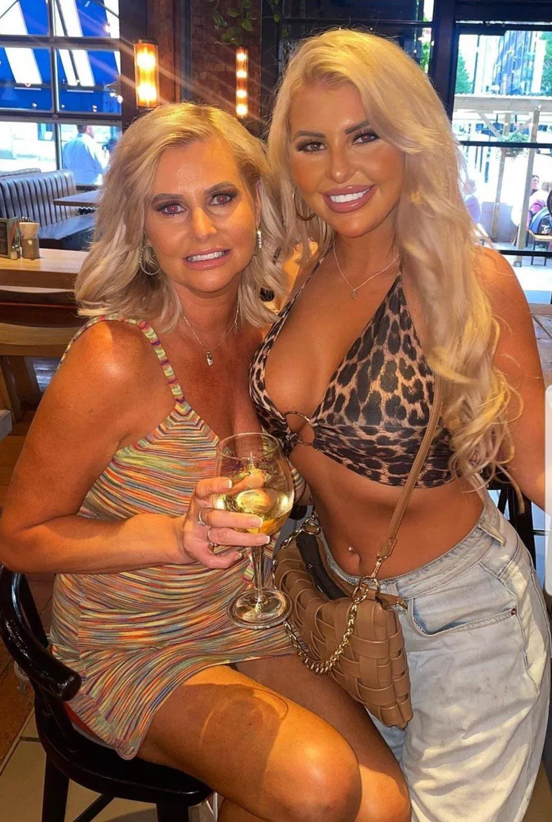 Milf and daughter 🥵