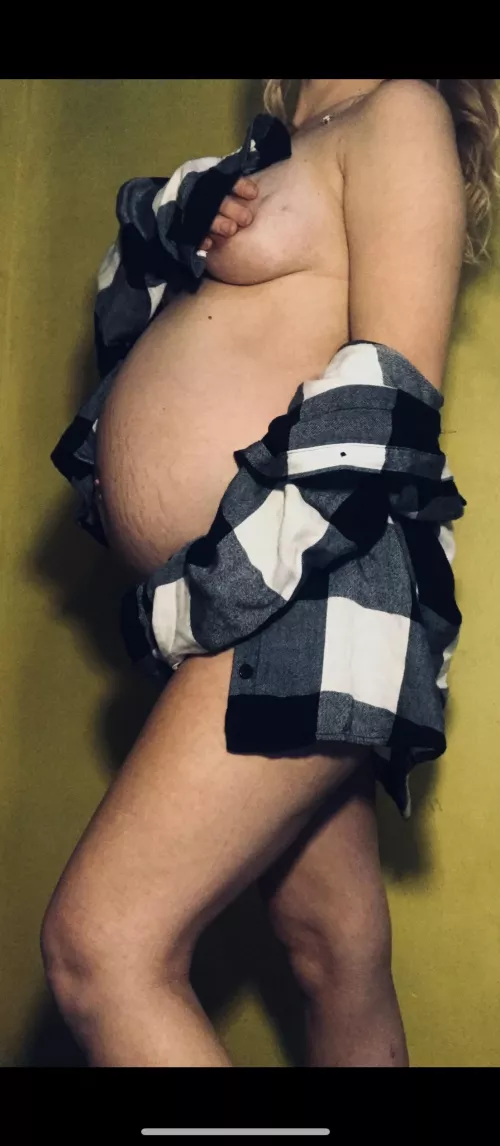 Milf Monday! Who wants to play ππ¦