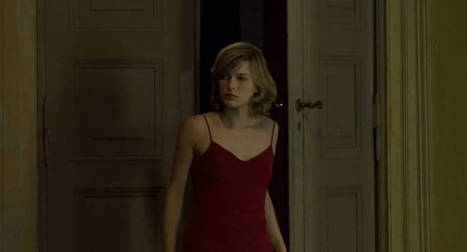 Milla Jovovich in Resident Evil