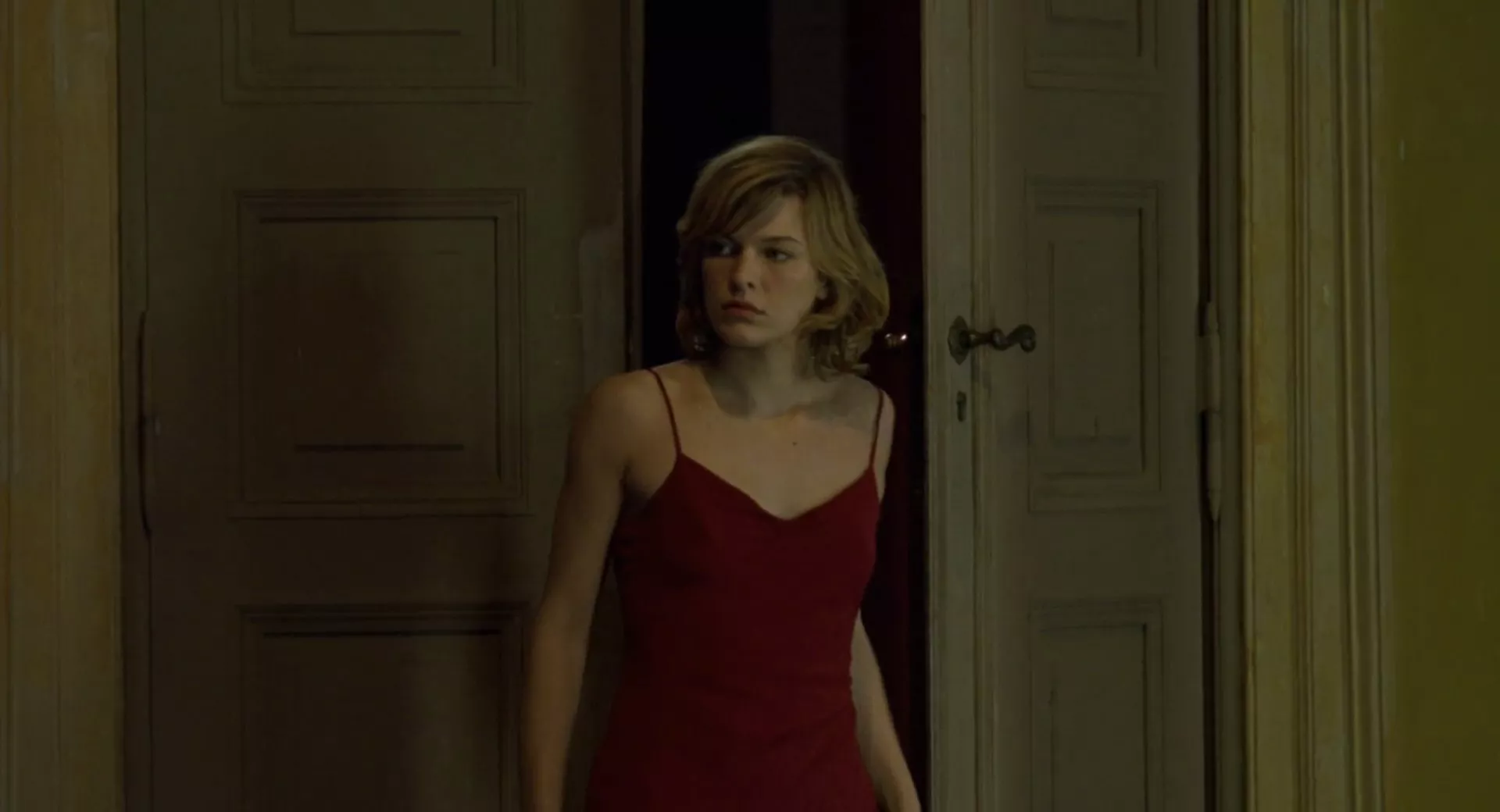Milla Jovovich in Resident Evil