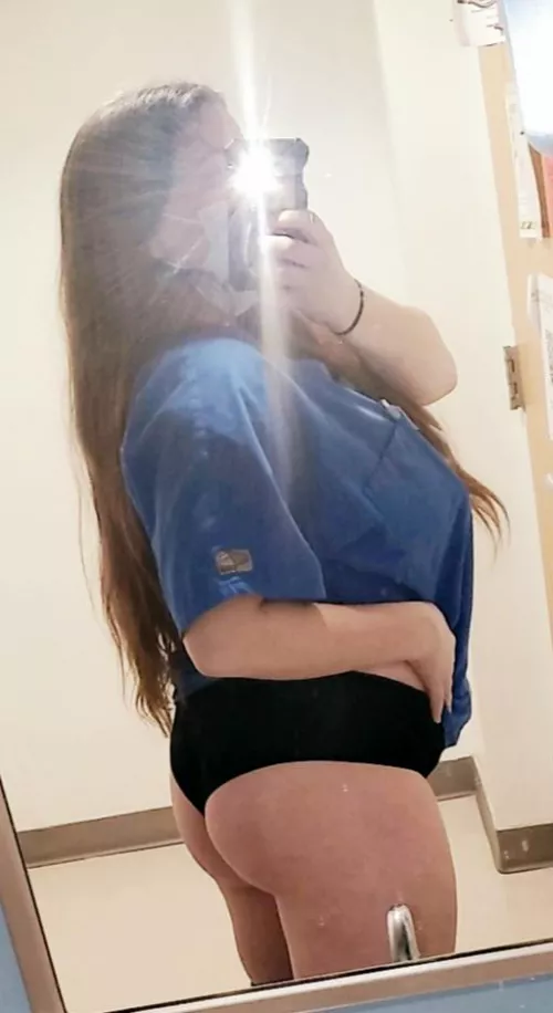Mirror booty pics while on break are my favorite π