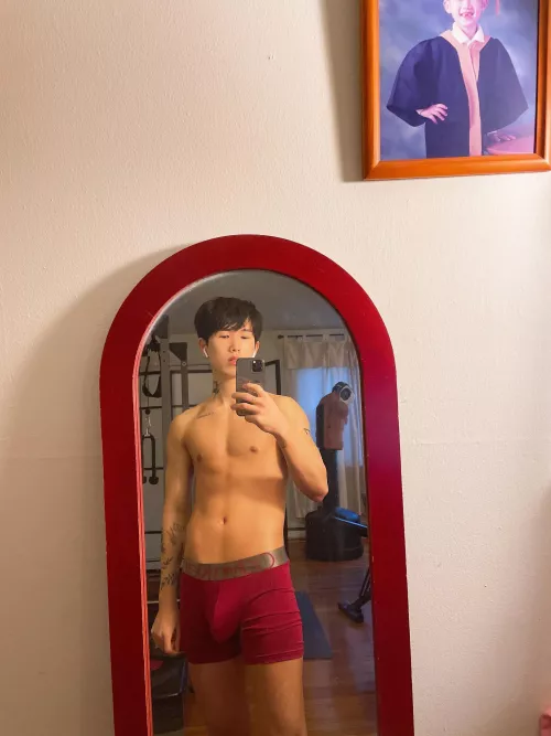 Mirror selfie after working out in CK 😘