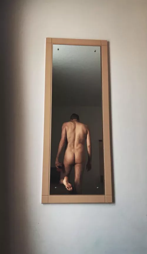 mirrored hotel booty