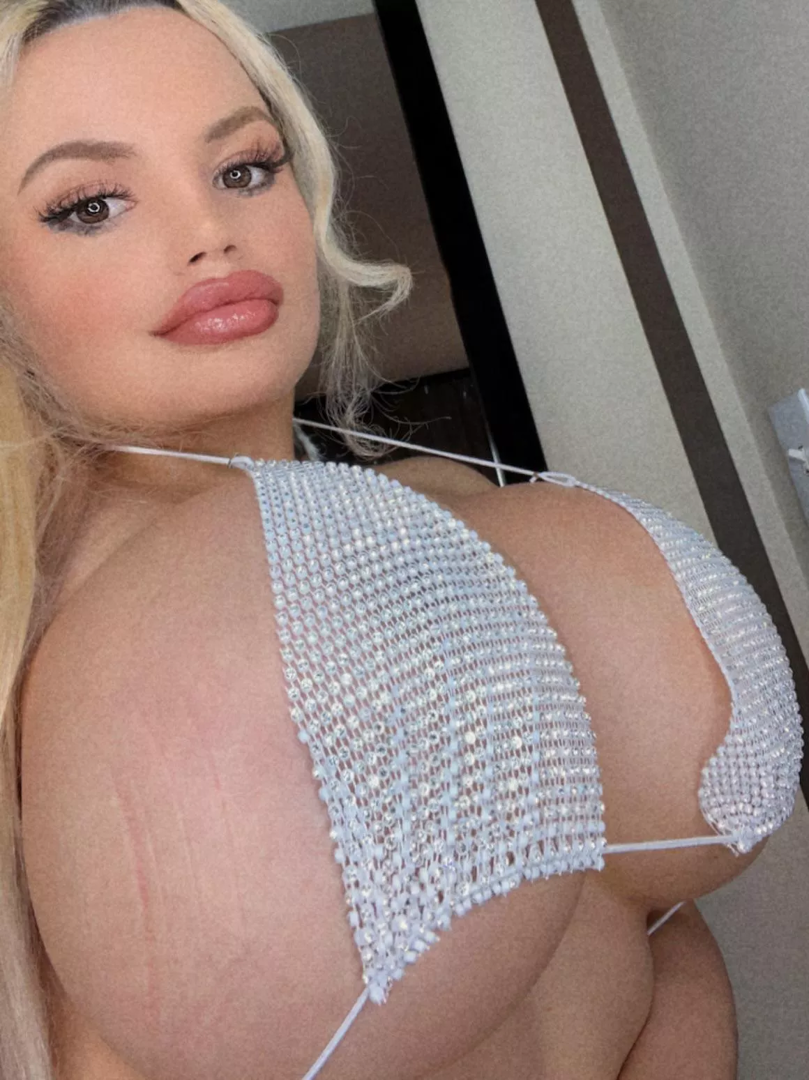 Mistressmarina is a busty babe