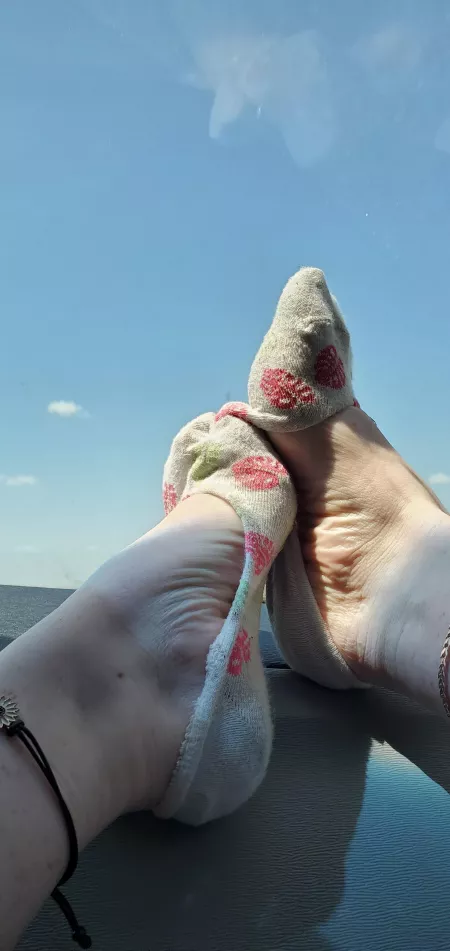 Mmmm hot and sweaty on a long road trip ๐โคโค๐ who wants to peel them off ๐