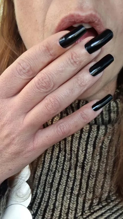 mmmmm i like to lick cum under my nailsπ
π€