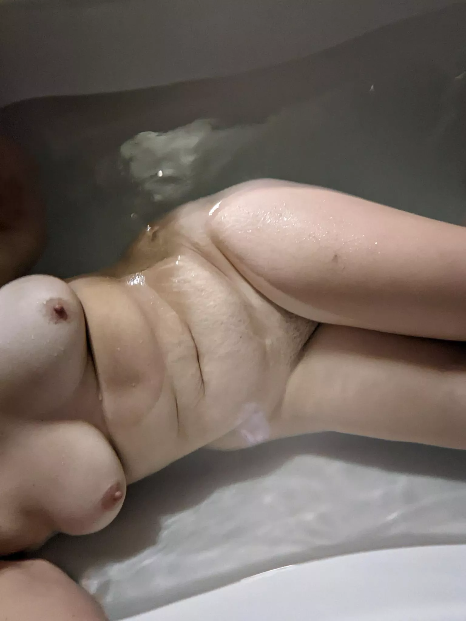 Mom bod in the tub anyone?