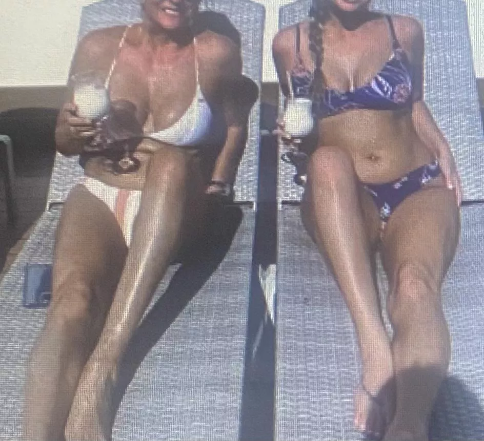 Mom left daughter right