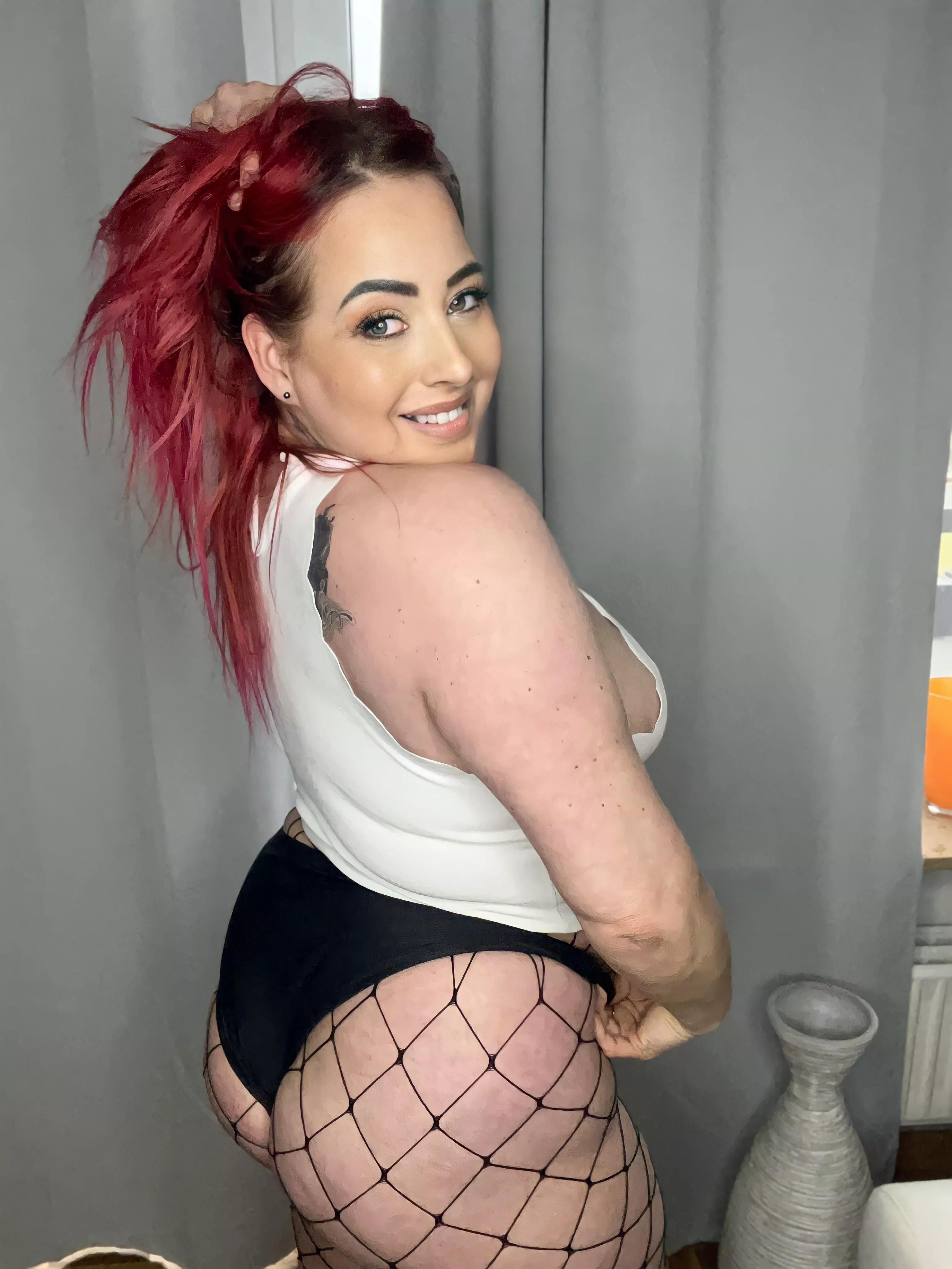 Mom of 2 and a bit horny (f)