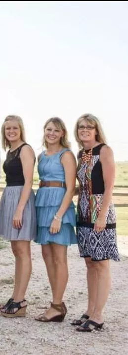 Mom on the right? Or you going with the youngest daughter on the left? (24) or the older daughter in the middle (27)