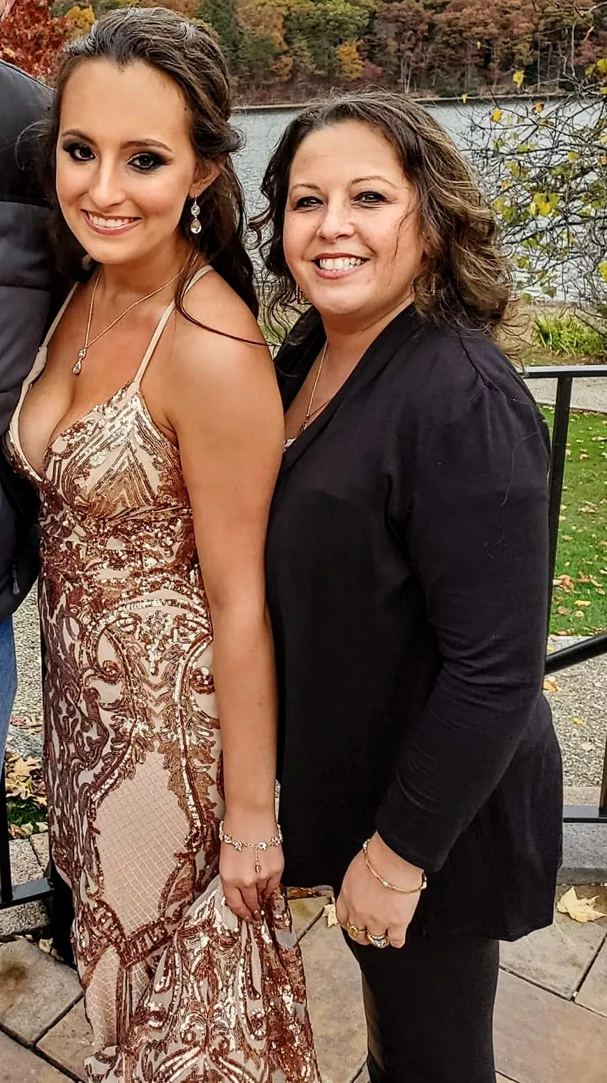 Mom (R) or Daughter (L)?