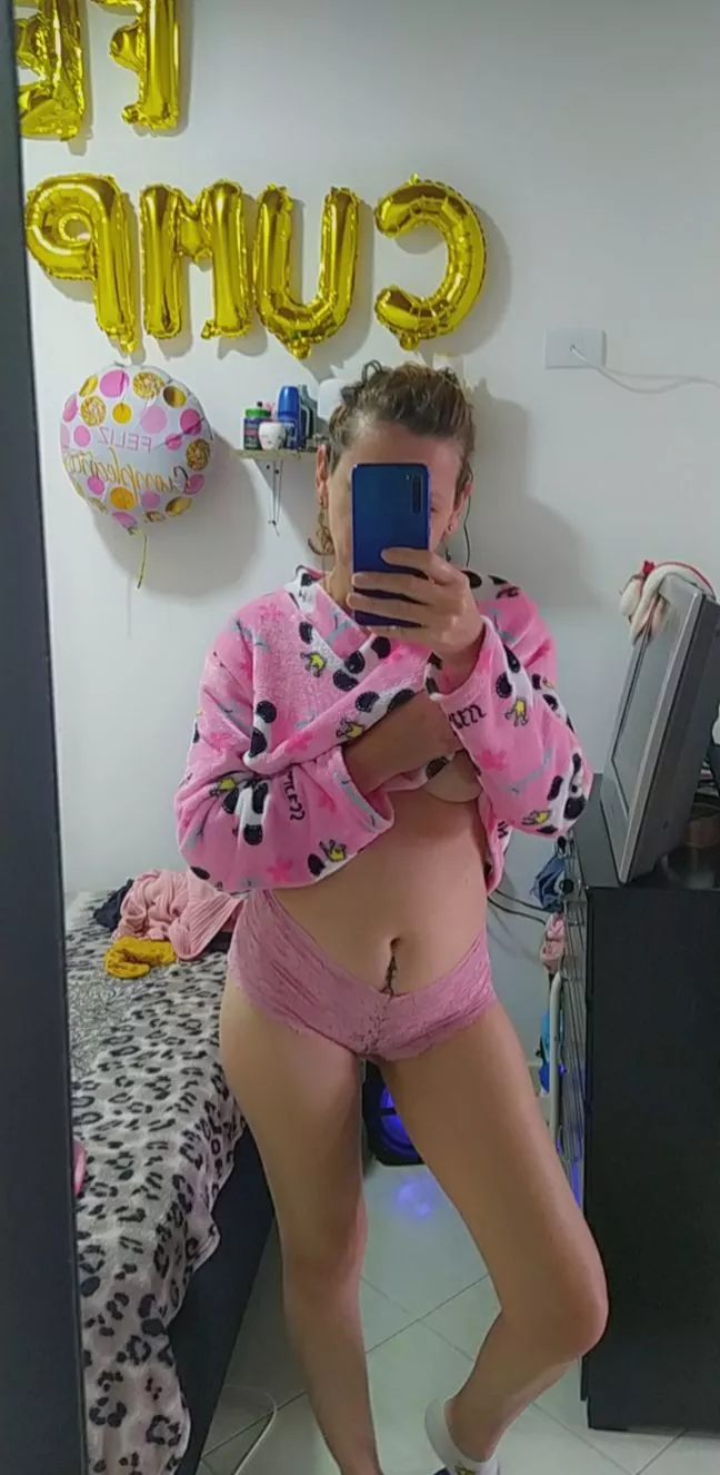 mommy getting hotter every day 💗😍 baby on board looking for her beautiful daddy