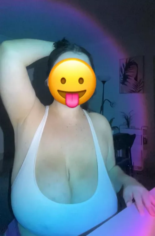 Mommy huge hangers 😳