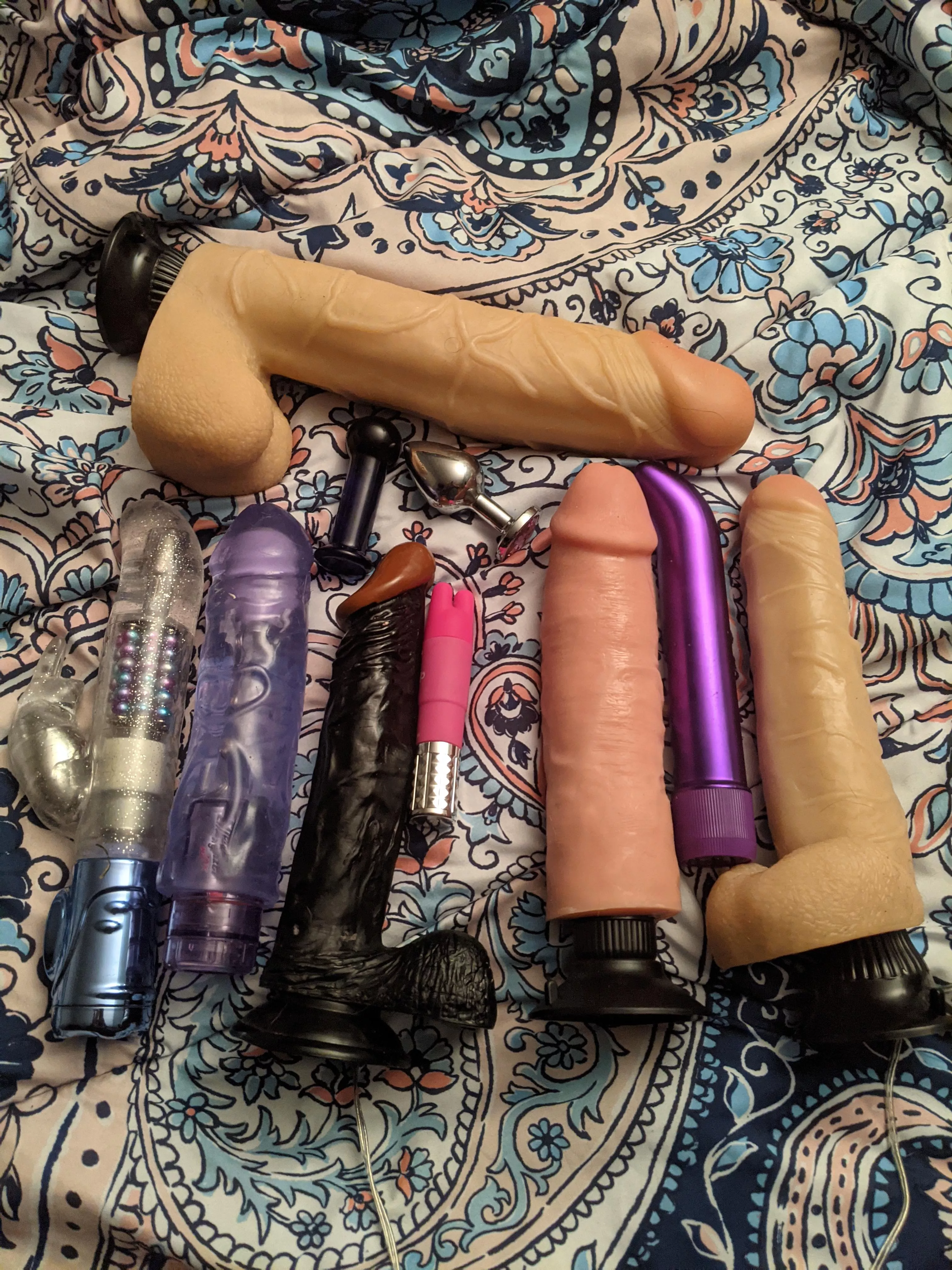 Mommy loves all sizes. Go to my link to get to watch them stretch my tight pussy out. Mommy loves all sizes. Go to my link to get to watch them stretch my tight pussy out.