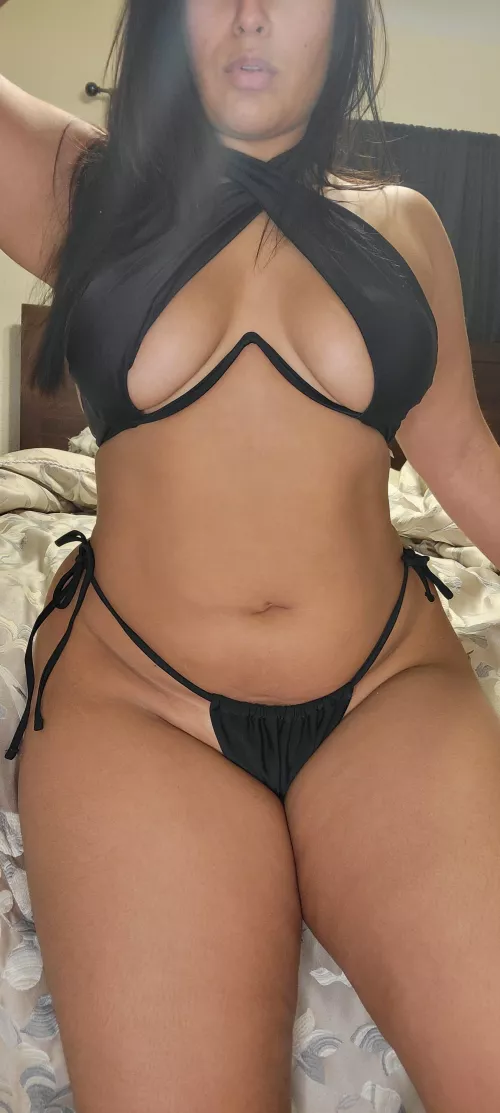 Mommy with a soft tummy and thighs, am I your type