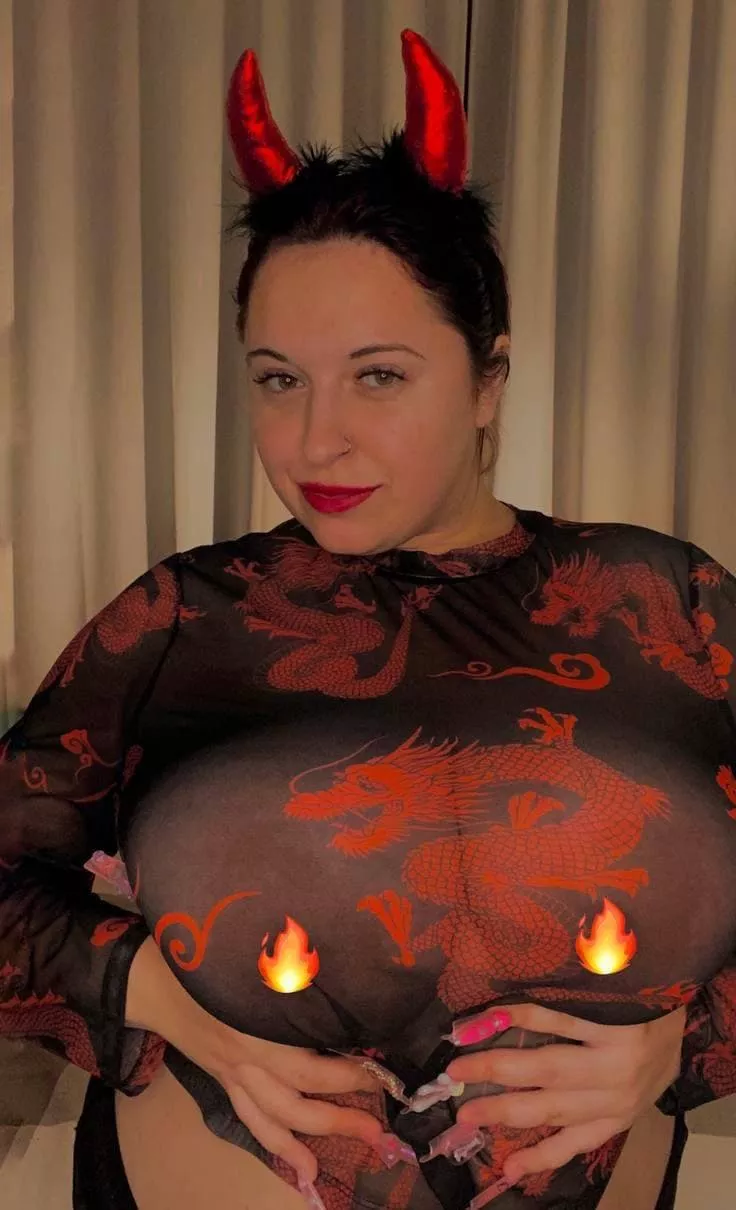 🍑Mommy with the biggest boobs 😳🥵 Free Onlyfans😜 BDSM, Kinky requests, customs and more💦 Link in the comments🥰