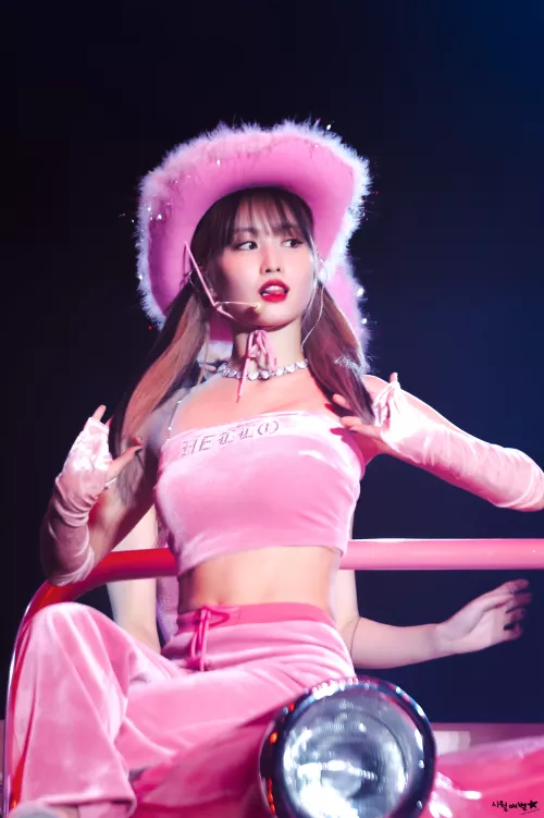 Momo - TWICE