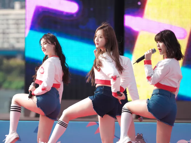 Momoland - Nancy, Nayun & Ahin