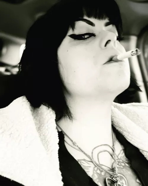 Monochrome Monday💋 links in bio🚬