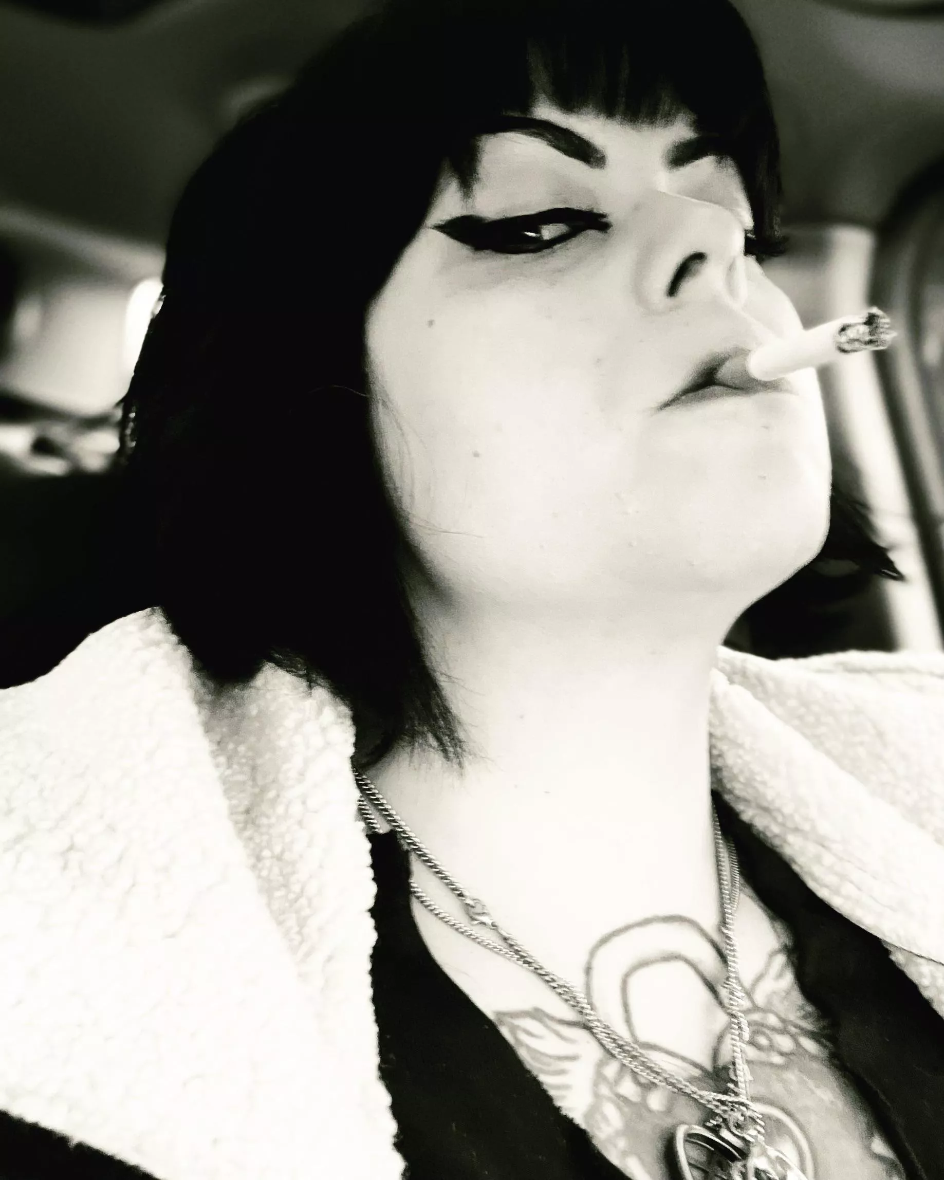 Monochrome Monday💋 links in bio🚬