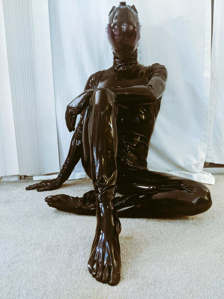 More latex drone looks. Featuring my rubber feet and toes