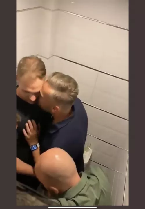 More pics coz can’t post the video. Hoping to find full length video. https://twitter.com/masturbacionre1/status/1462050125270953989?s=21