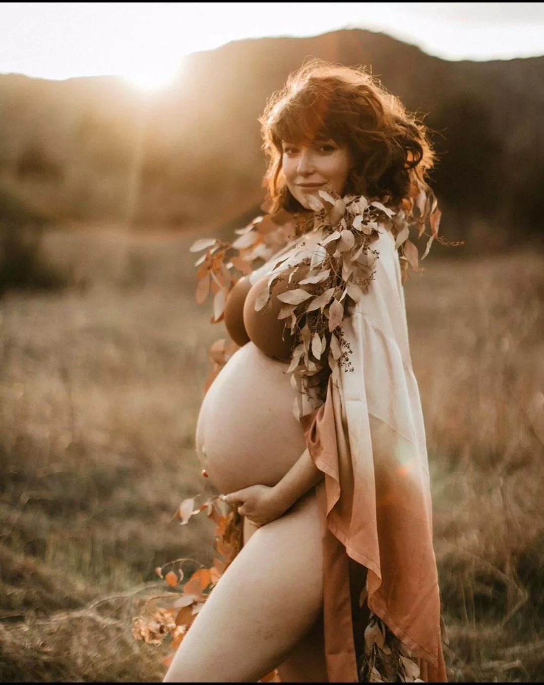 More pregnant Milana Vayntrub