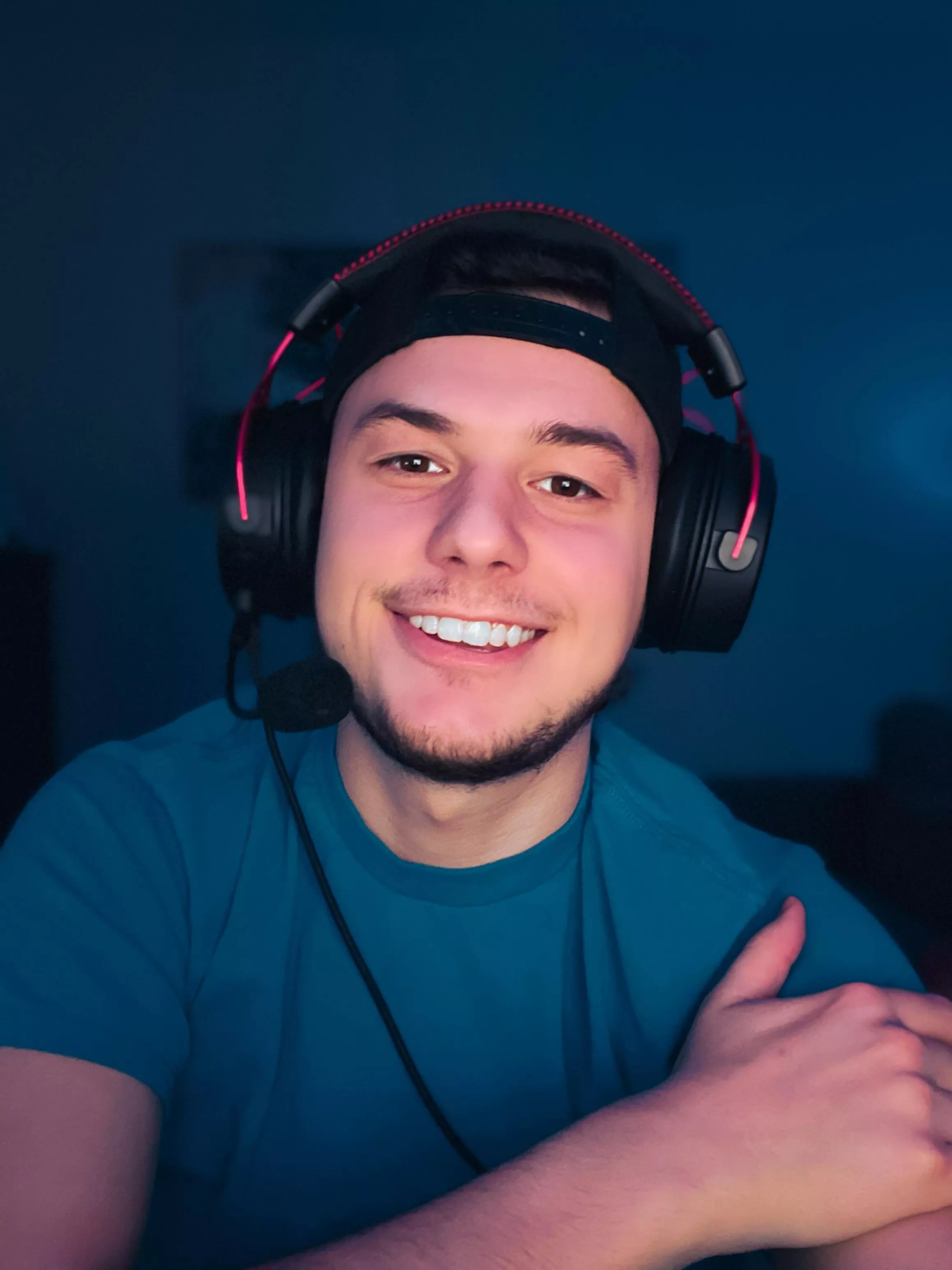 Morning boys! Tea or coffee, and what's the best way to take it? ☕️