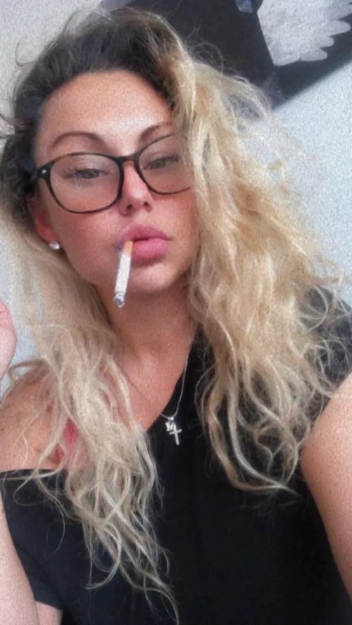 Morning cigarette with my crazy hair ππ¬