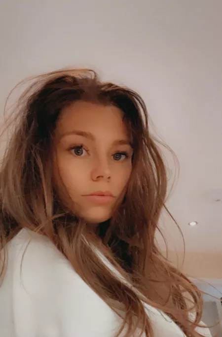 Morning from me and my sex hair 😈