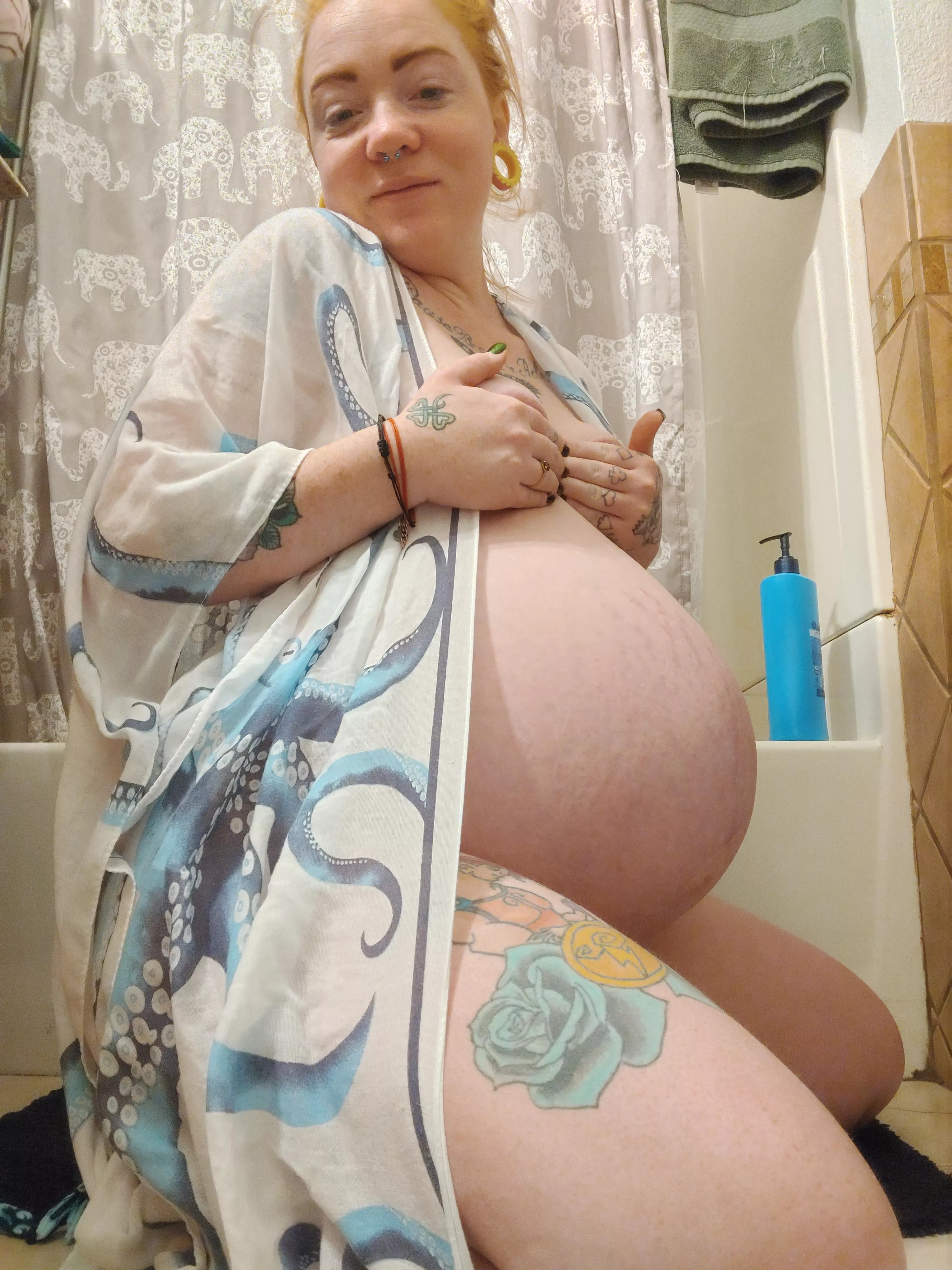 Morning from your fav redhead ❤️😈