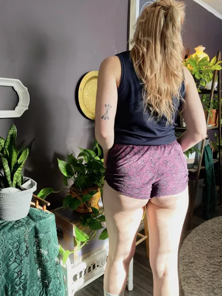 Morning just-out-of-bed wedgie ✨