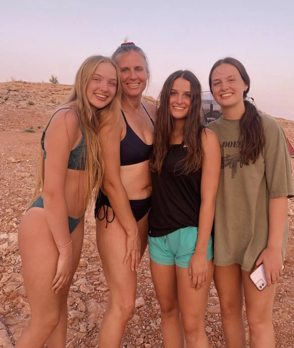 Mother and daughters! Which one are you taking? Mother and daughters! Which one are you taking?