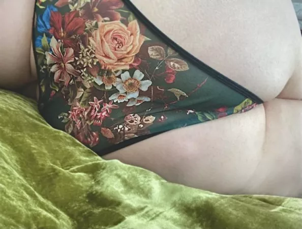 Mr. Wallflower thinks I need some fresh dew for my flower petals. ๐ฆ๐ผ Dew you like my ass in these panties? ๐๐ฟ