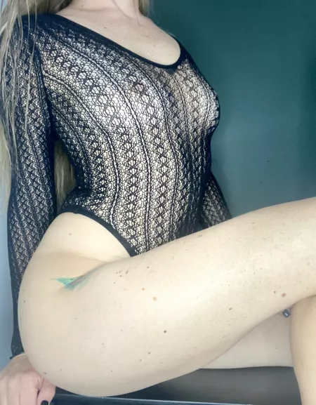 Mrs. S is a naughty mom of 2 with a free OF to fulfill her kinks. Can you keep a secret? 🤫