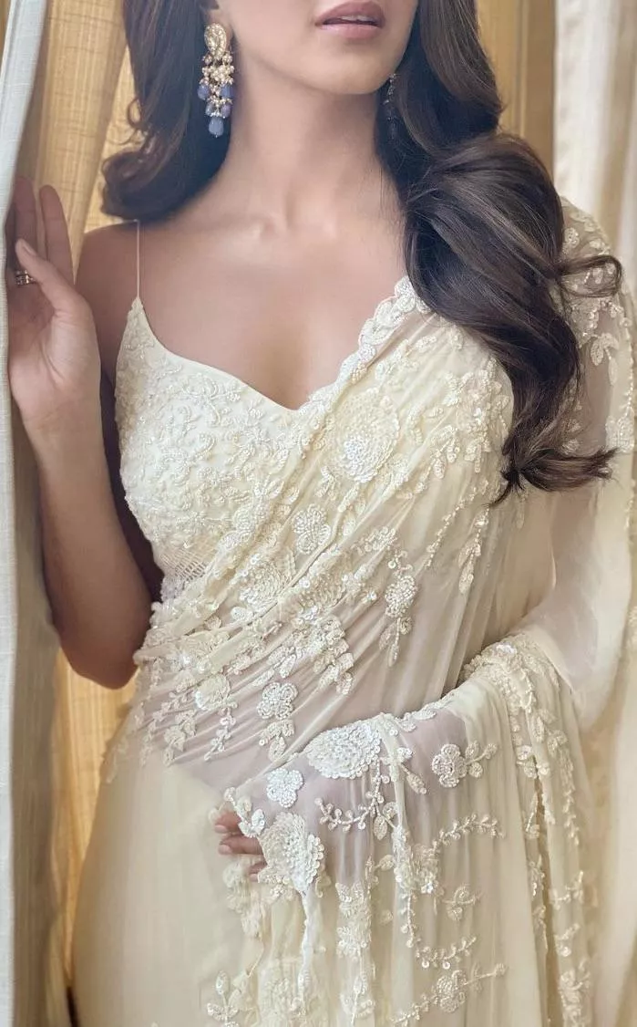 Msg me on K1k : anuj_A09 or pm me if you can satisfy my unsatisfied wife she have plumped ass hot lips which can suck very nicely she’ll make you fell in heaven and will give you pleasure she is not satisfied with my dick so swipe through all ics and m