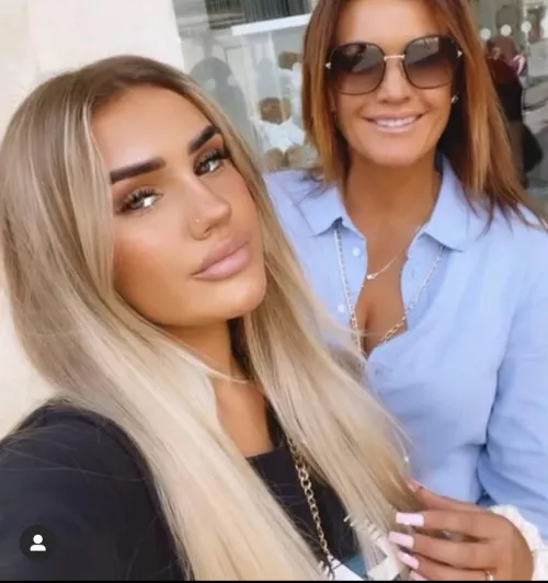 Mum and daughter combo 🔥