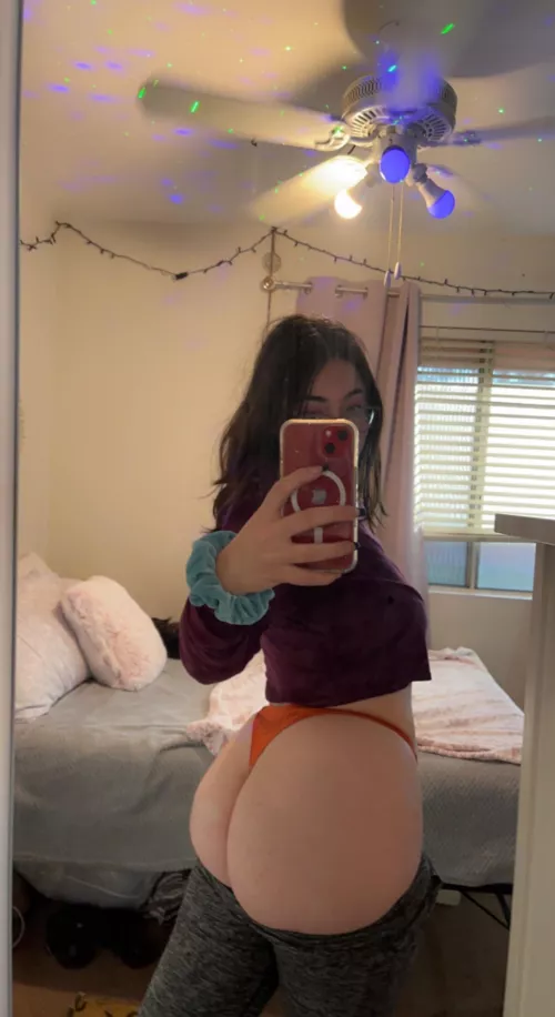My ass is eating up this thong 💋🍑