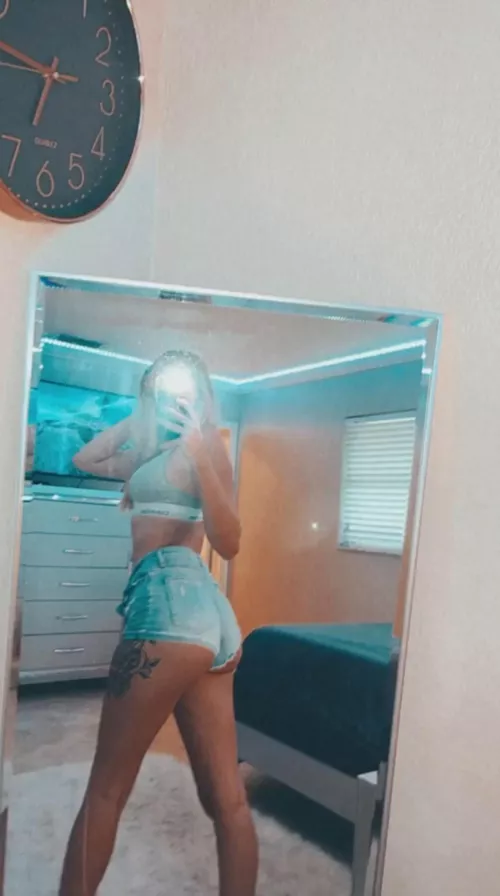 My ass is hungry for cock 😏