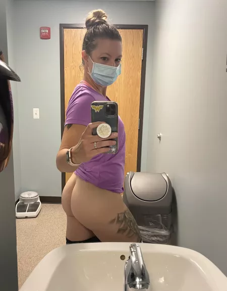 My ass would look better with some cum all over itπ(f)
