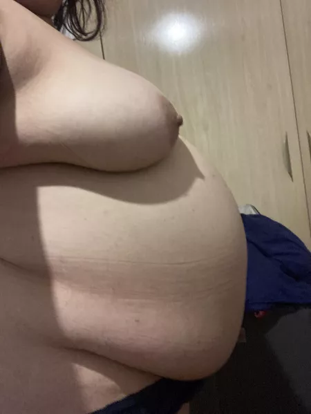My belly is hanging because itβs so big