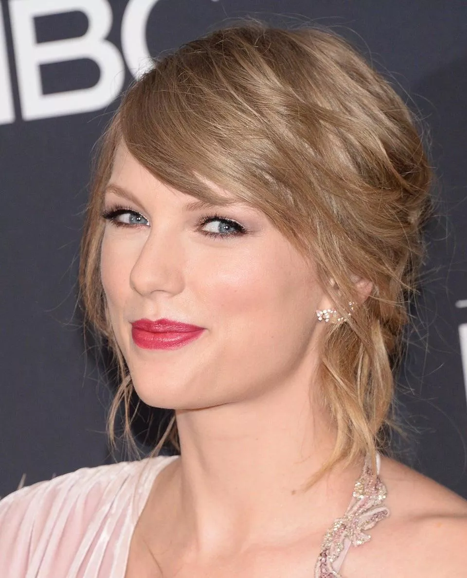 My biggest crush will always be Taylor Swift. Would love if someone could roleplay as her in a longterm romantic rp