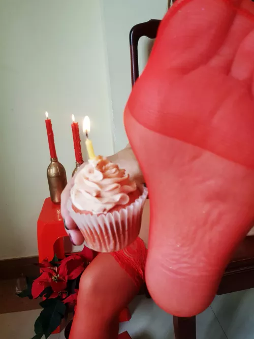My birthday feet in your face 💋